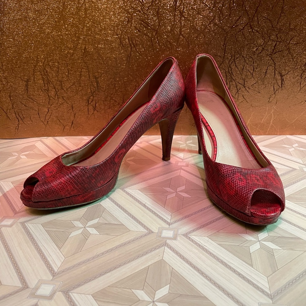 Hugo Boss peep toe pumps